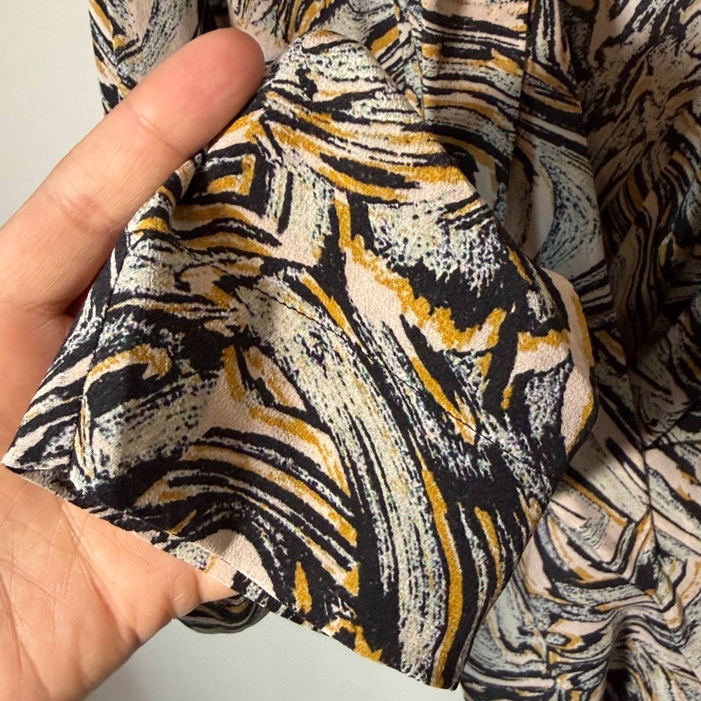 IRO Paris 100% Silk Marble Abstract Cold Shoulder Blouse Size 40 - Picture 7 of 8